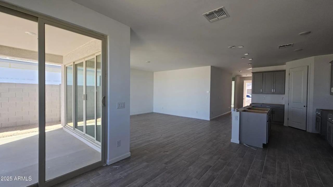 Real Estate Picture 11