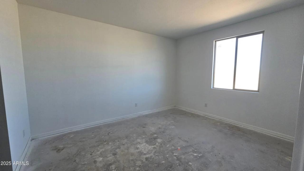 Real Estate Picture 12