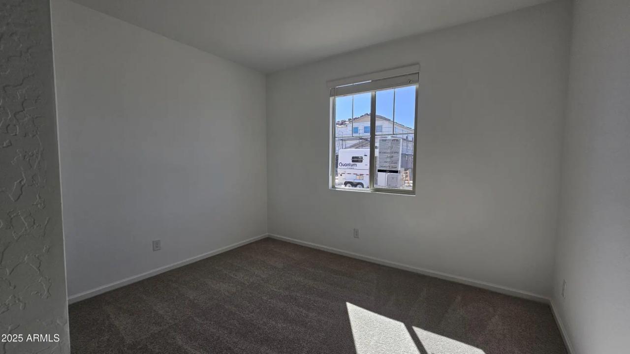 Real Estate Picture 4