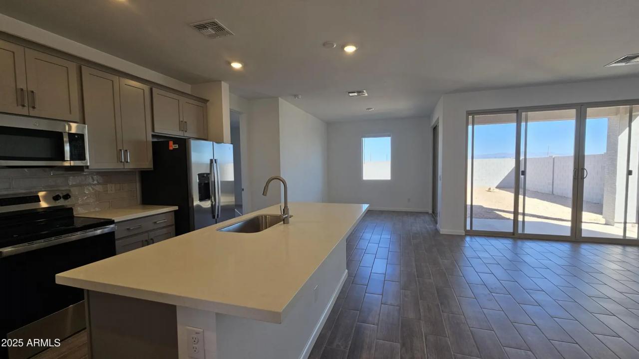 Real Estate Picture 12