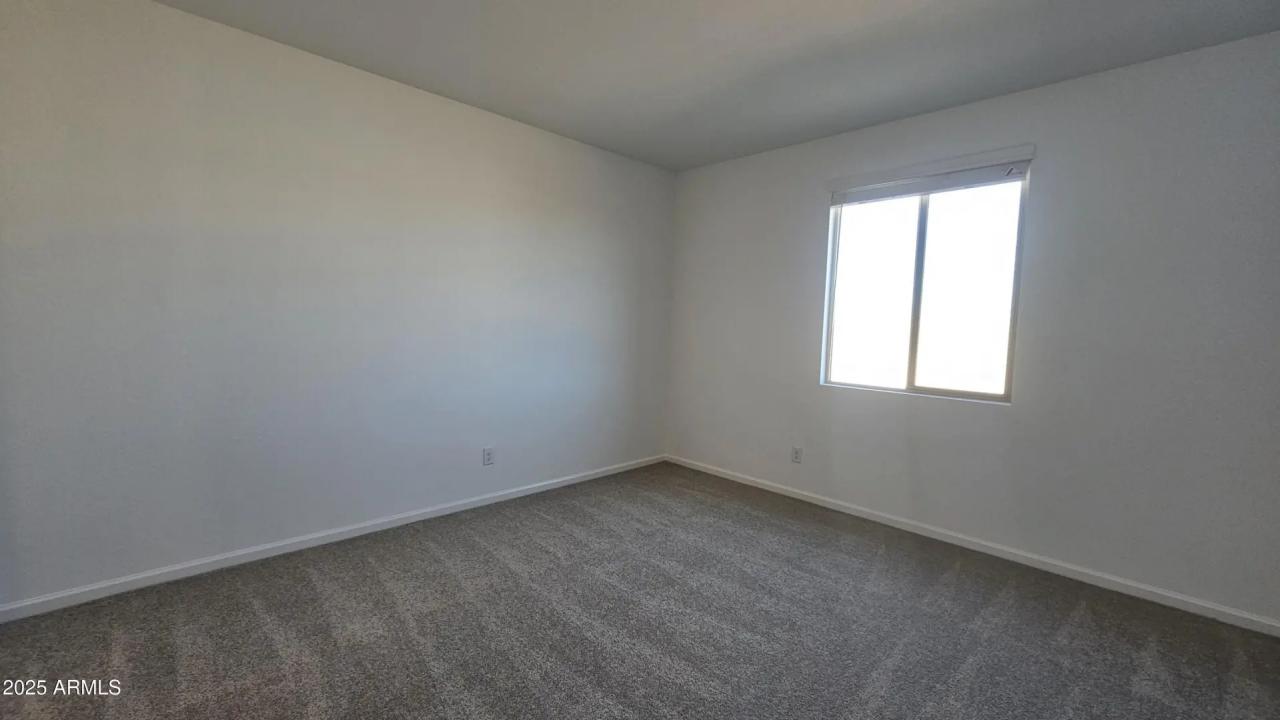 Real Estate Picture 14