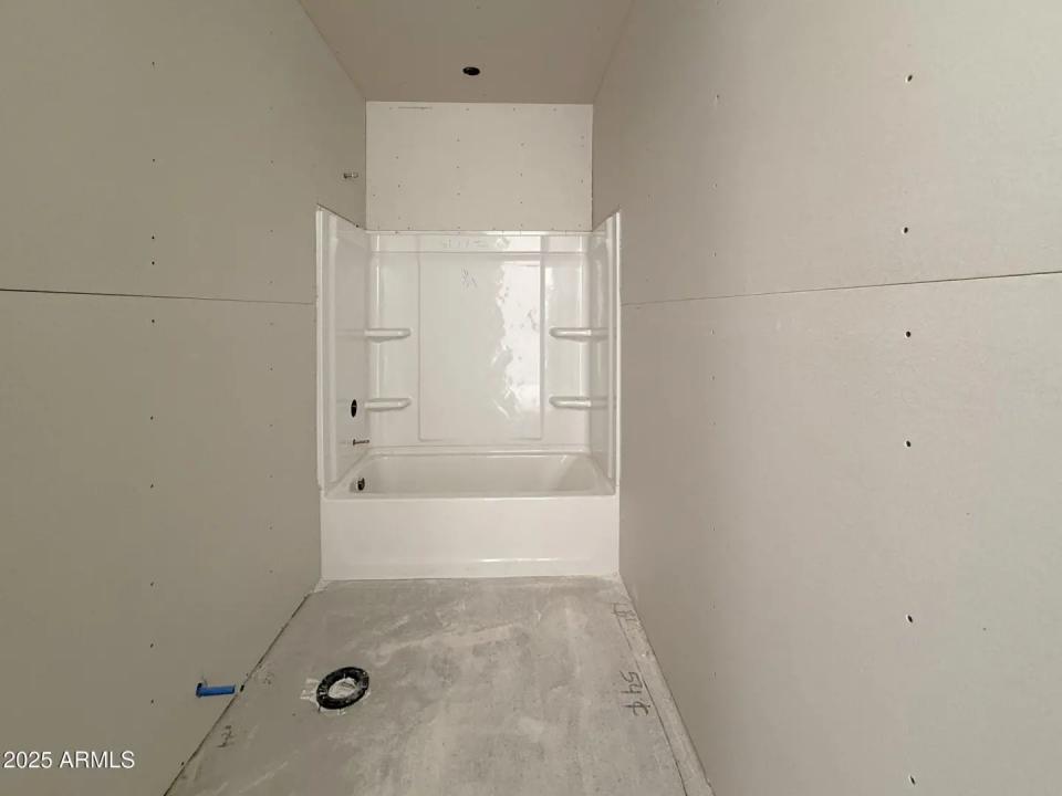 Real Estate Picture 5