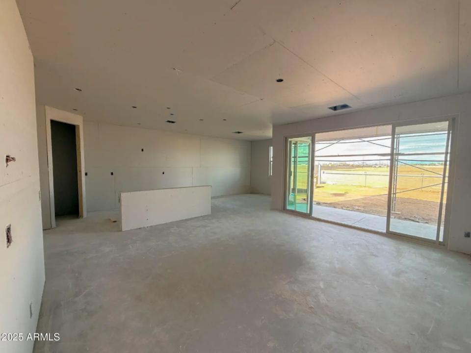 Real Estate Picture 12