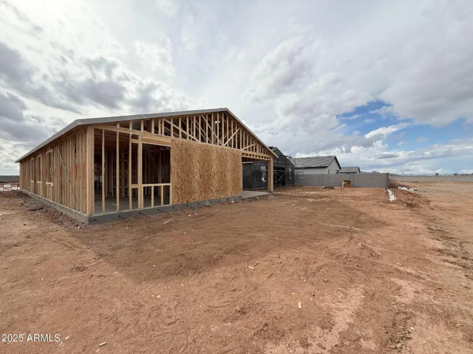 Real Estate Picture 6