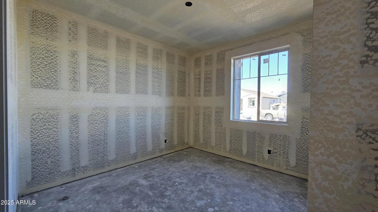 Real Estate Picture 4