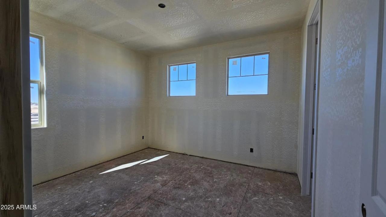 Real Estate Picture 14