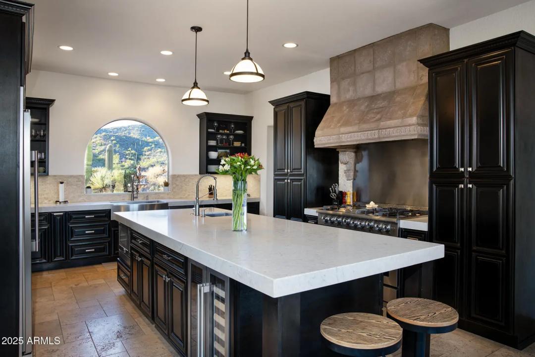 Real Estate Picture 9
