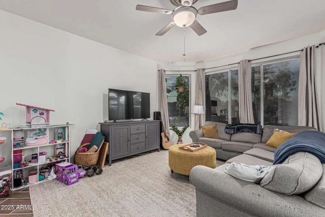 Real Estate Picture 9