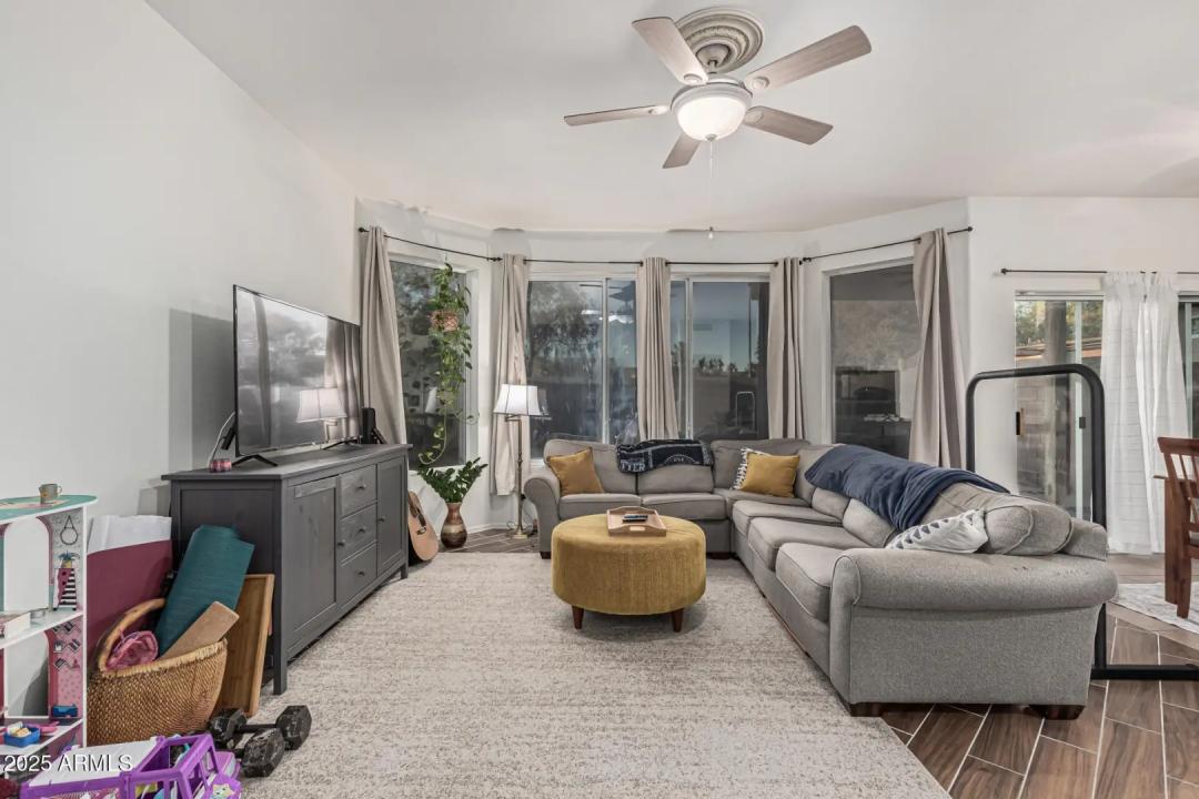 Real Estate Picture 10