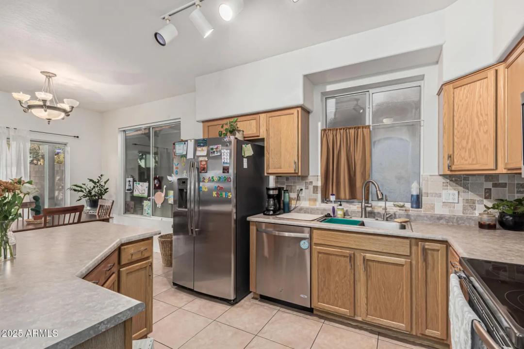 Real Estate Picture 14