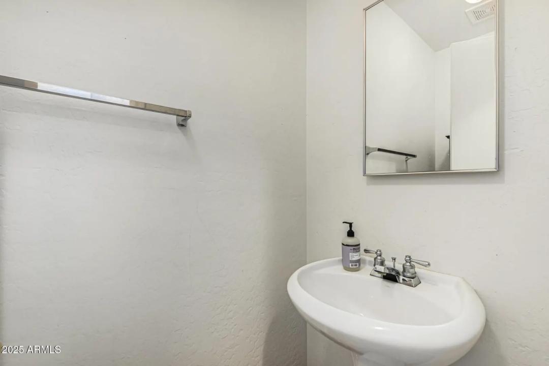 Real Estate Picture 16