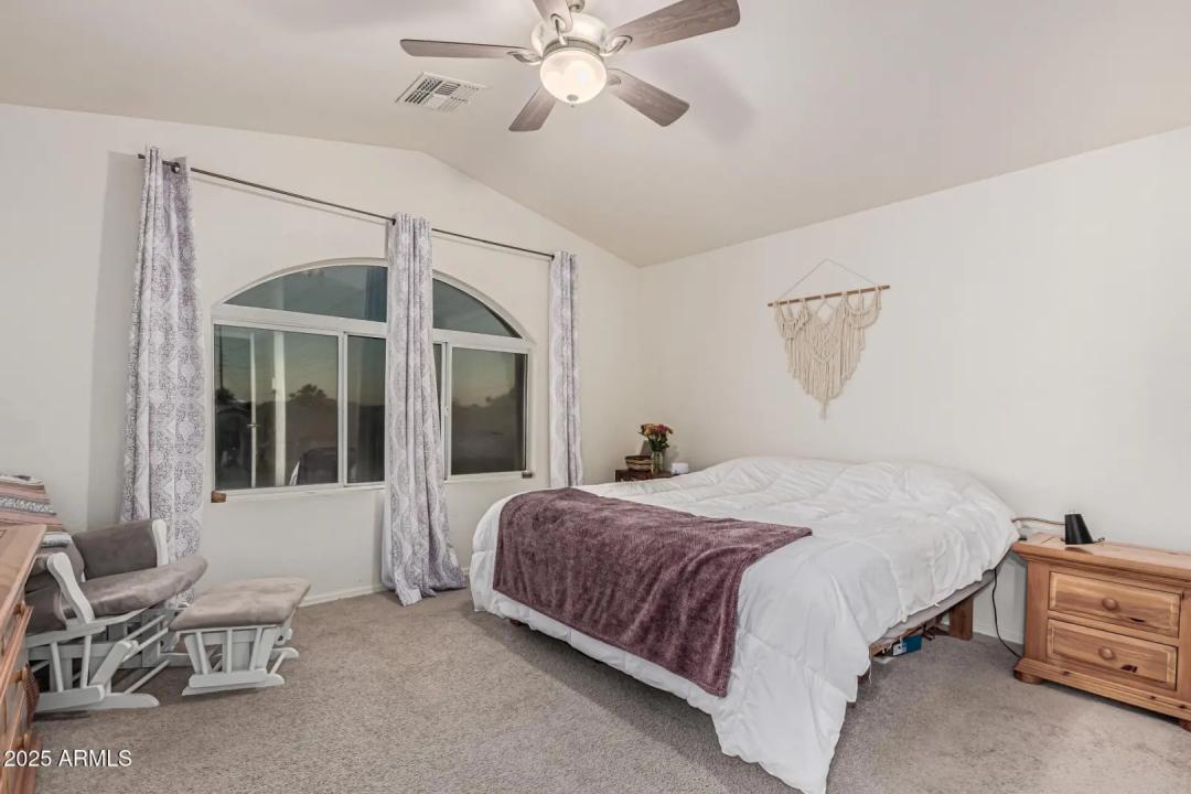 Real Estate Picture 17