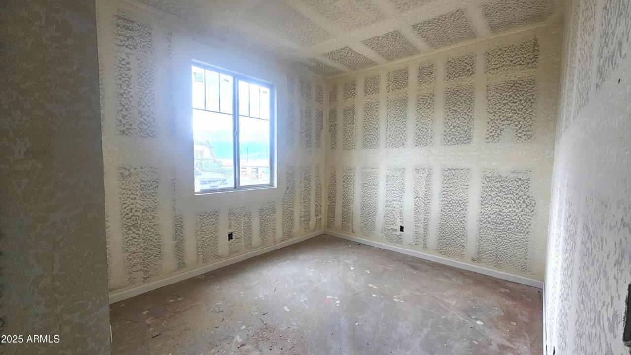 Real Estate Picture 3