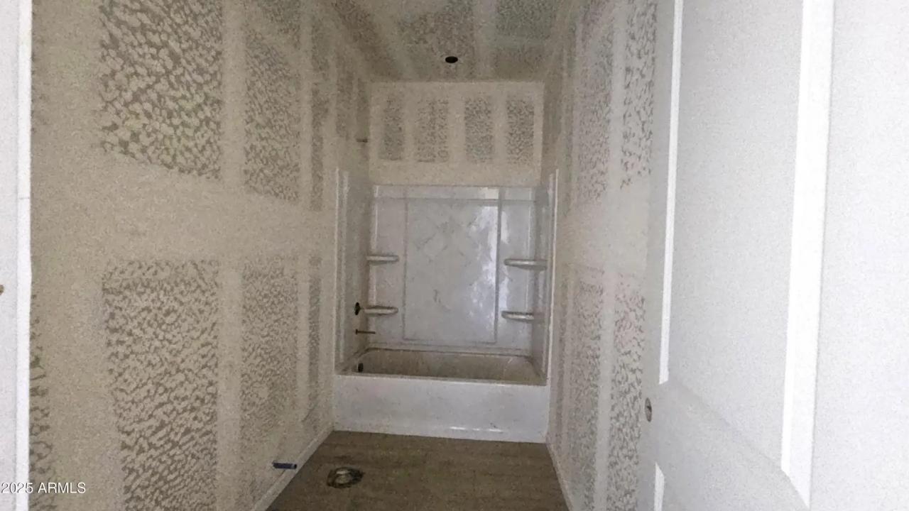 Real Estate Picture 4