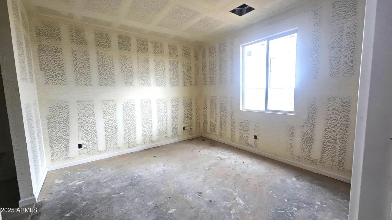 Real Estate Picture 9