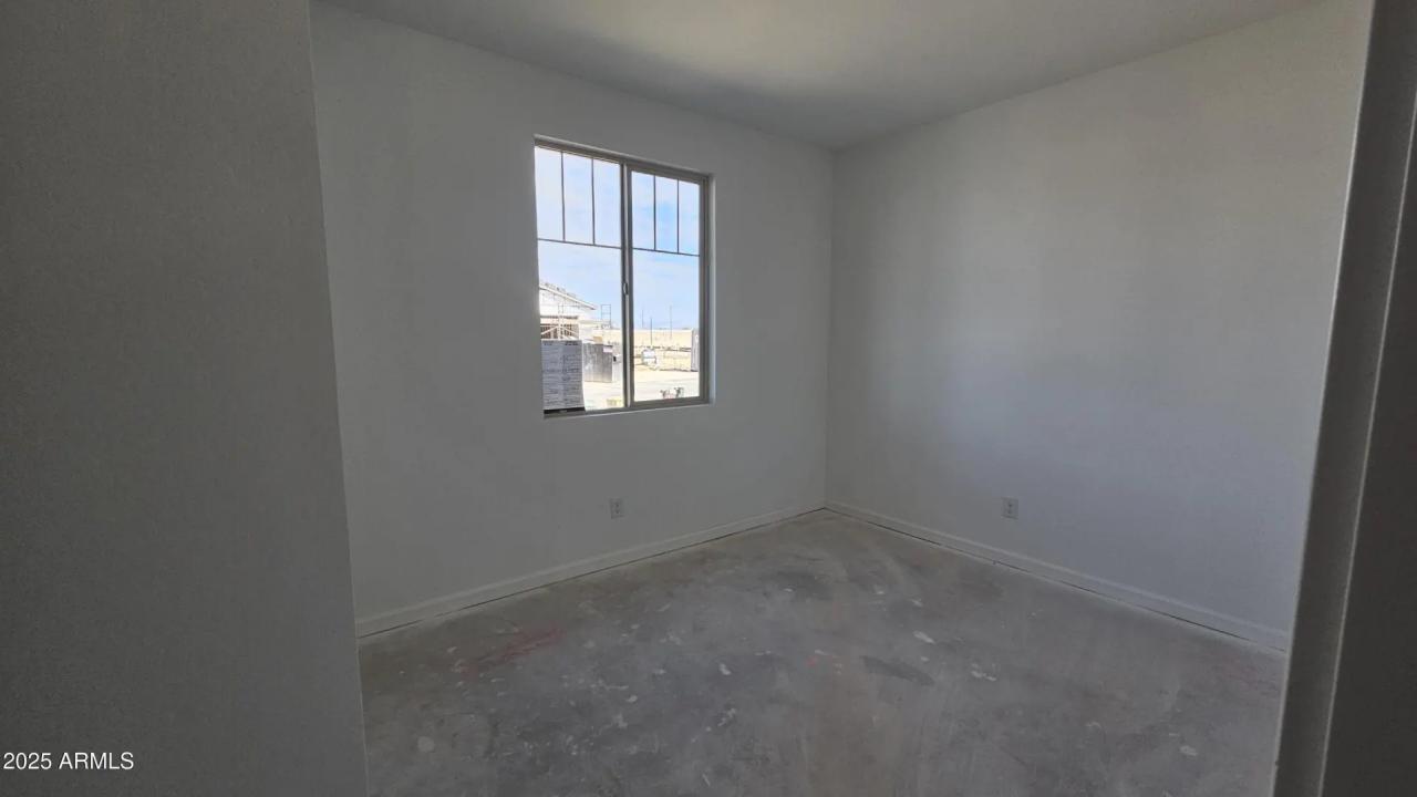 Real Estate Picture 4