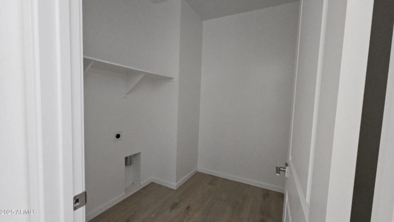 Real Estate Picture 7