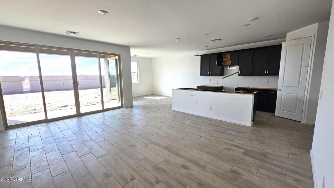 Real Estate Picture 8