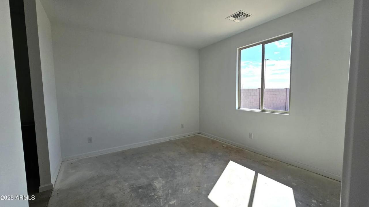 Real Estate Picture 12