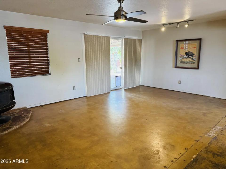 Real Estate Picture 8