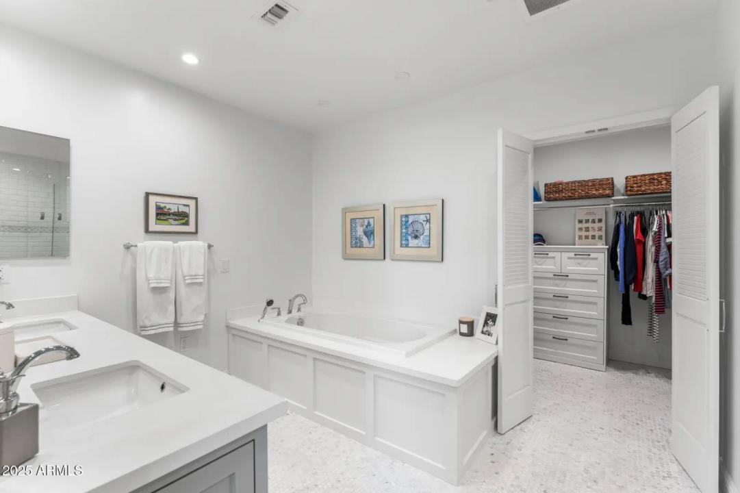 Real Estate Picture 12