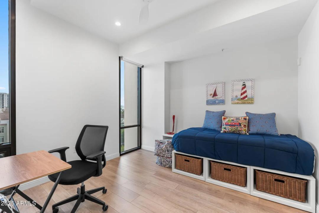 Real Estate Picture 14