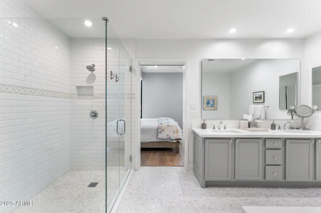 Real Estate Picture 13