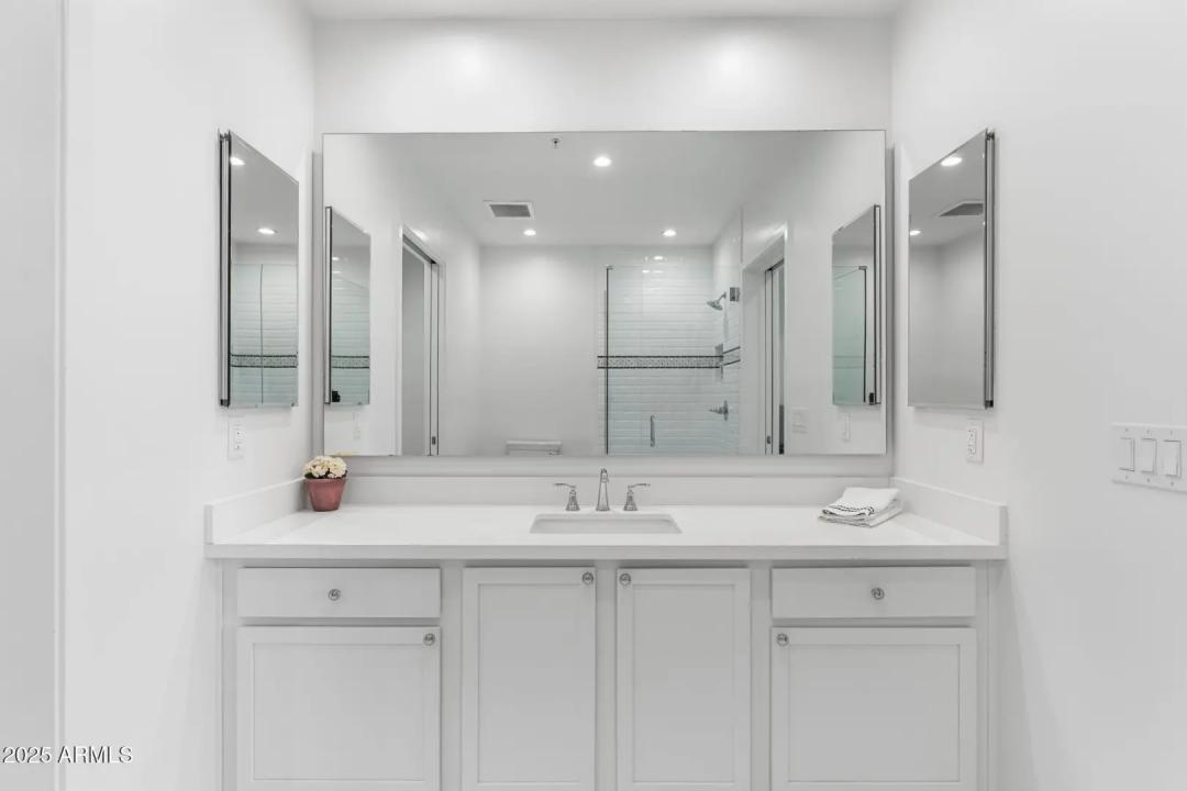 Real Estate Picture 15