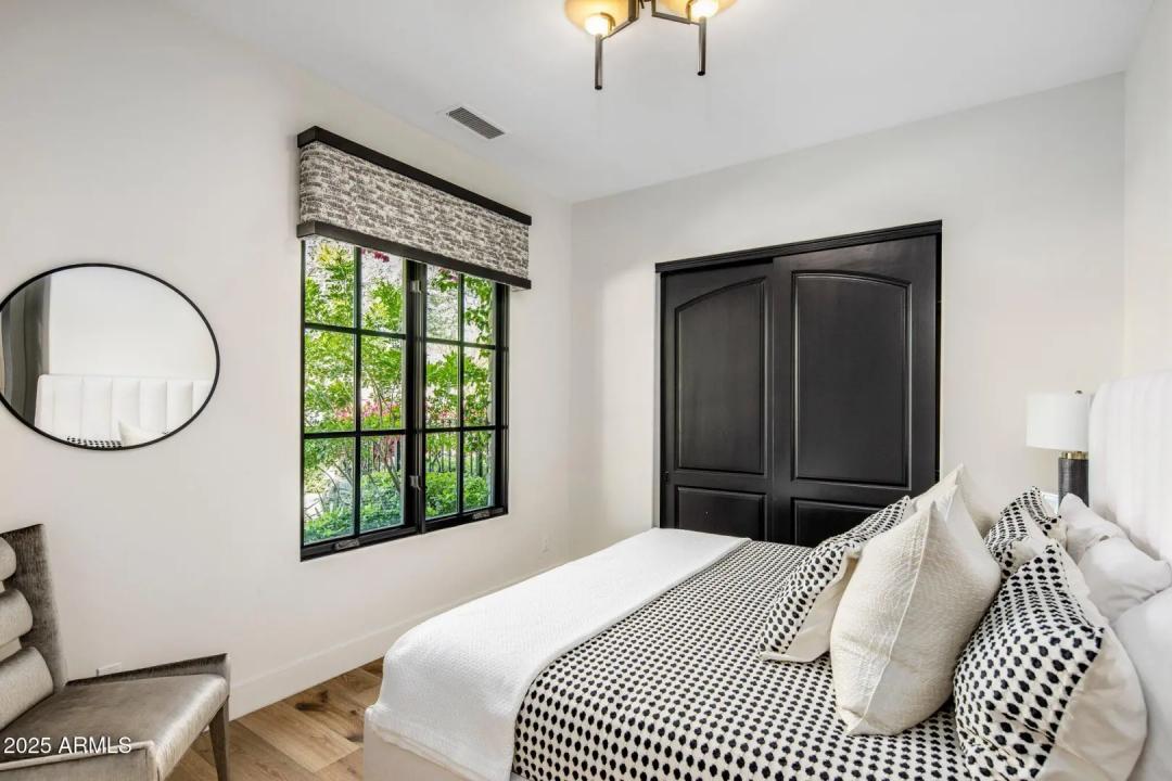 Real Estate Picture 24
