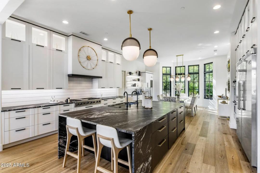 Real Estate Picture 9