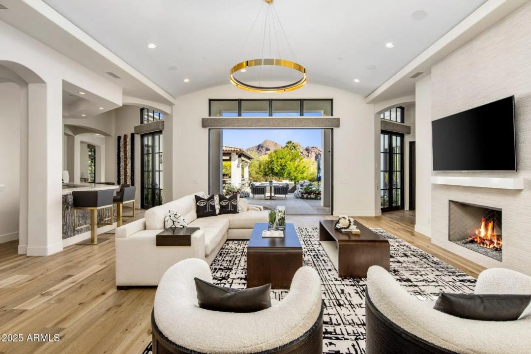 Real Estate Picture 4