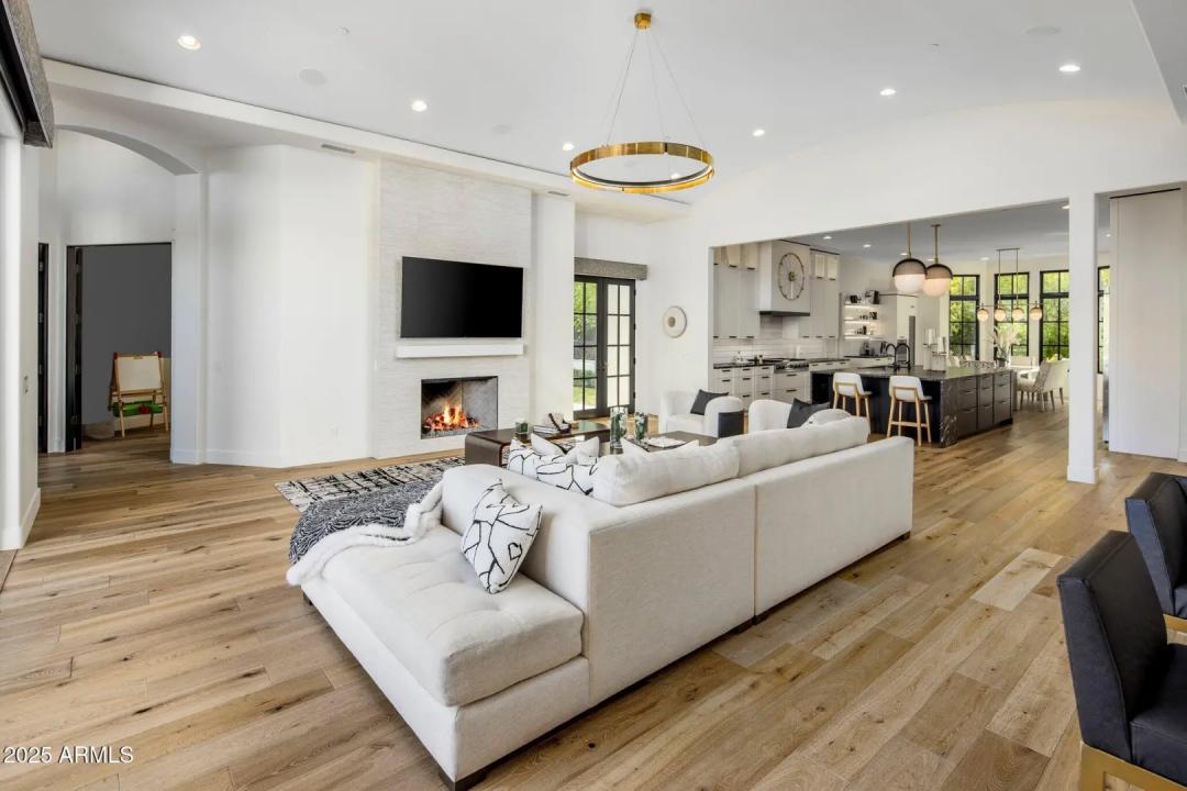 Real Estate Picture 6