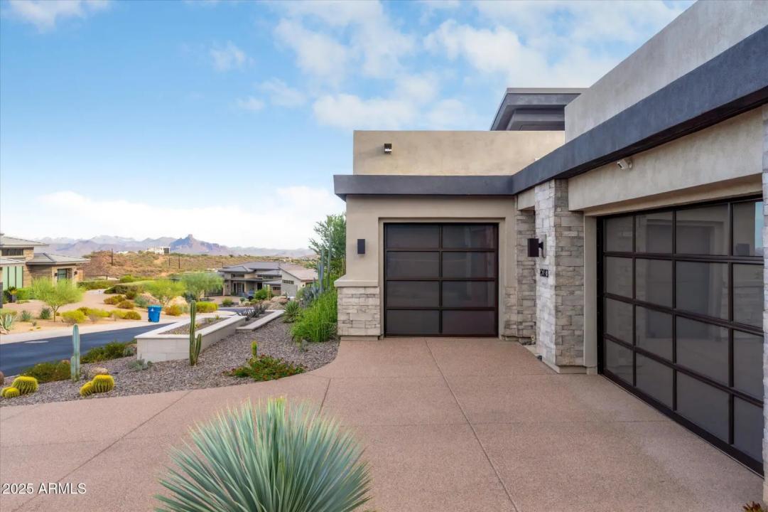 Real Estate Picture 7