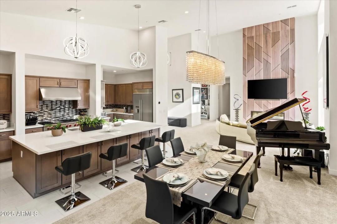 Real Estate Picture 12