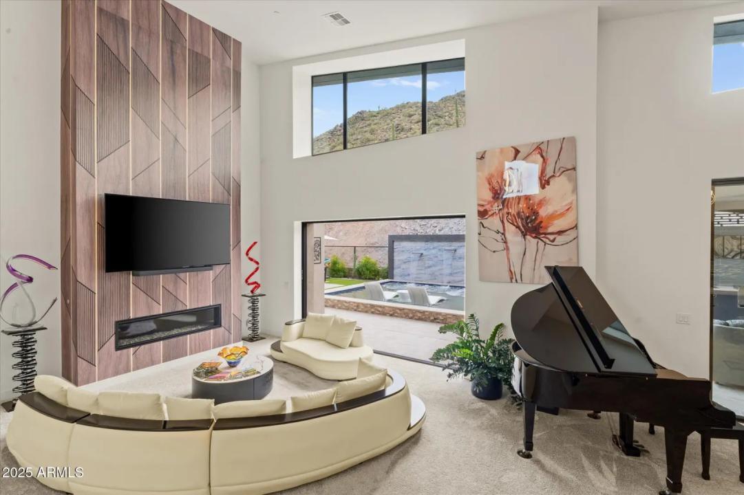 Real Estate Picture 10