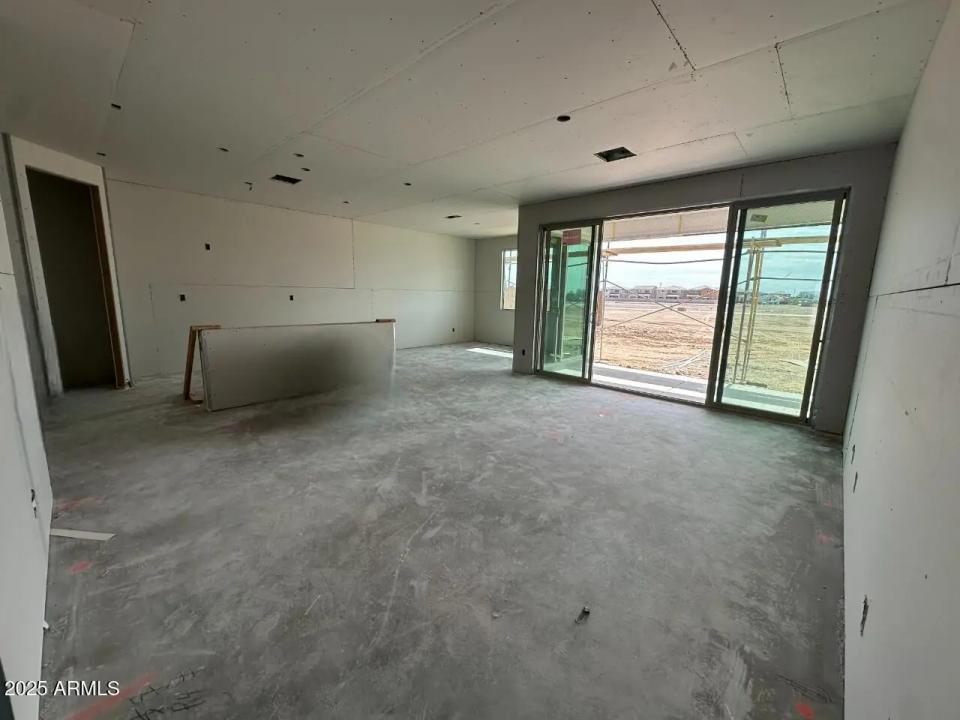 Real Estate Picture 4