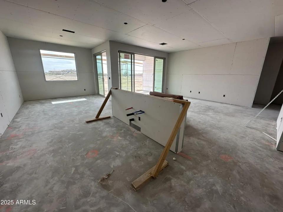 Real Estate Picture 5