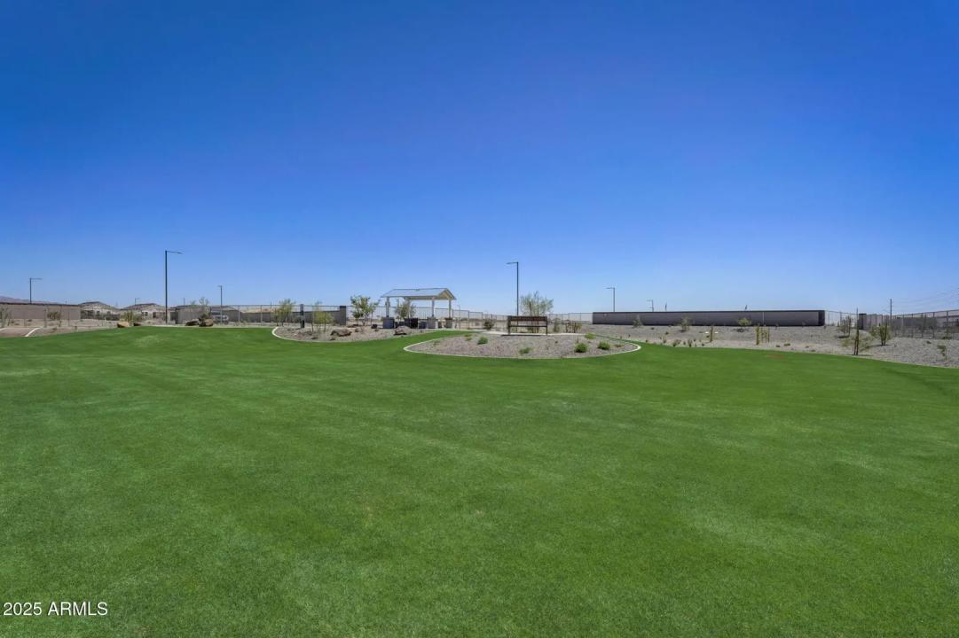 Real Estate Picture 3