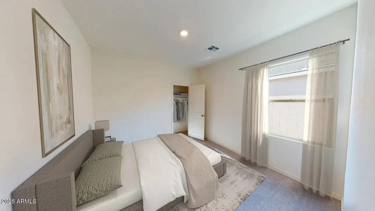 Real Estate Picture 8