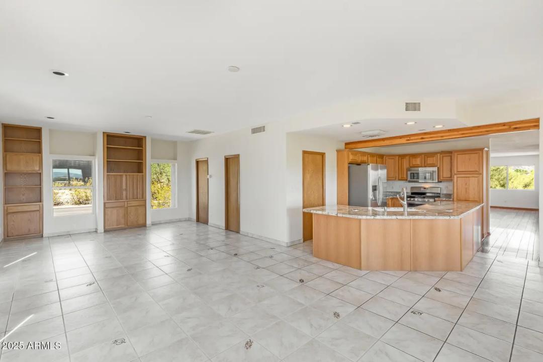 Real Estate Picture 13