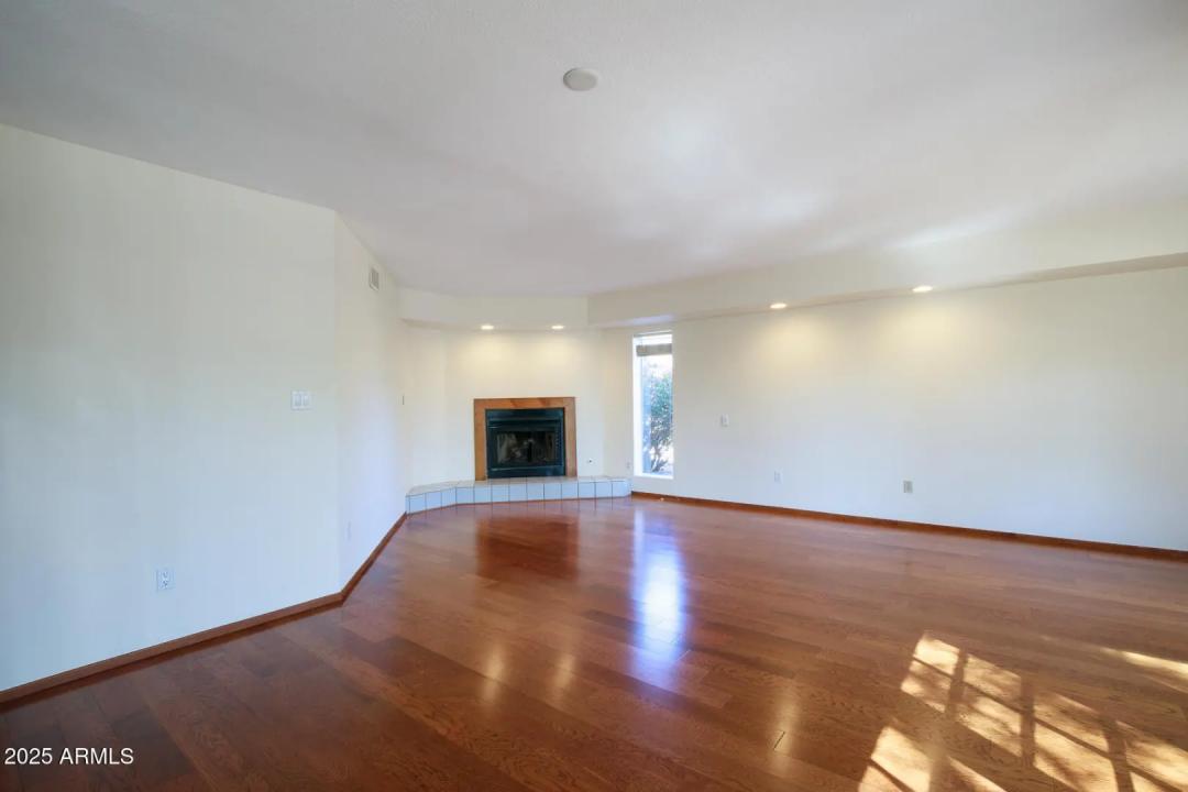 Real Estate Picture 24