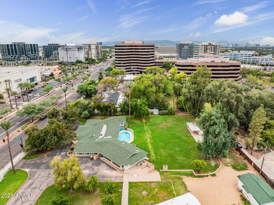 Real Estate Picture 5