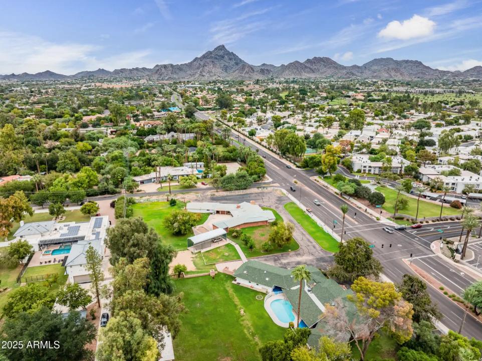 Real Estate Picture 11