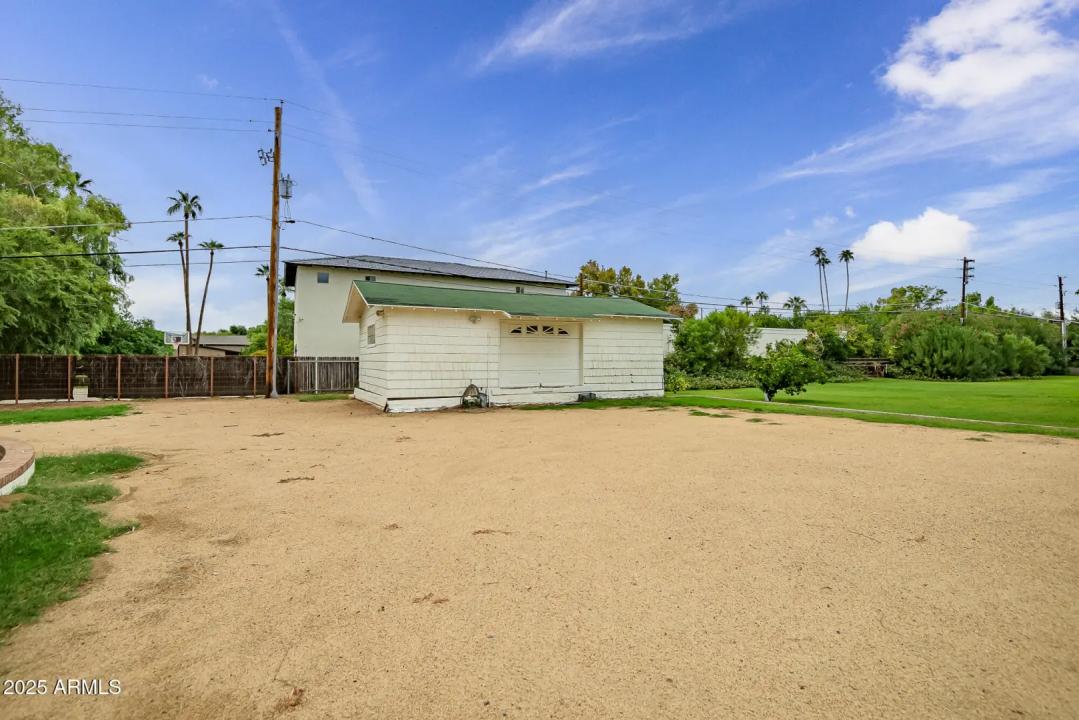 Real Estate Picture 17