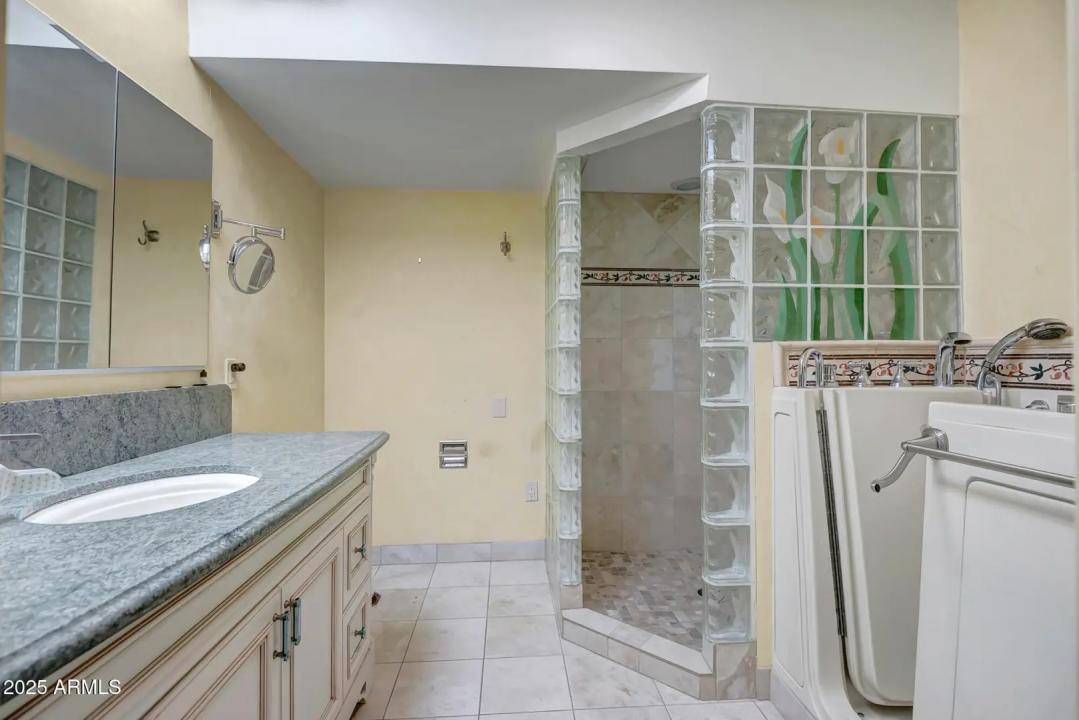 Real Estate Picture 30