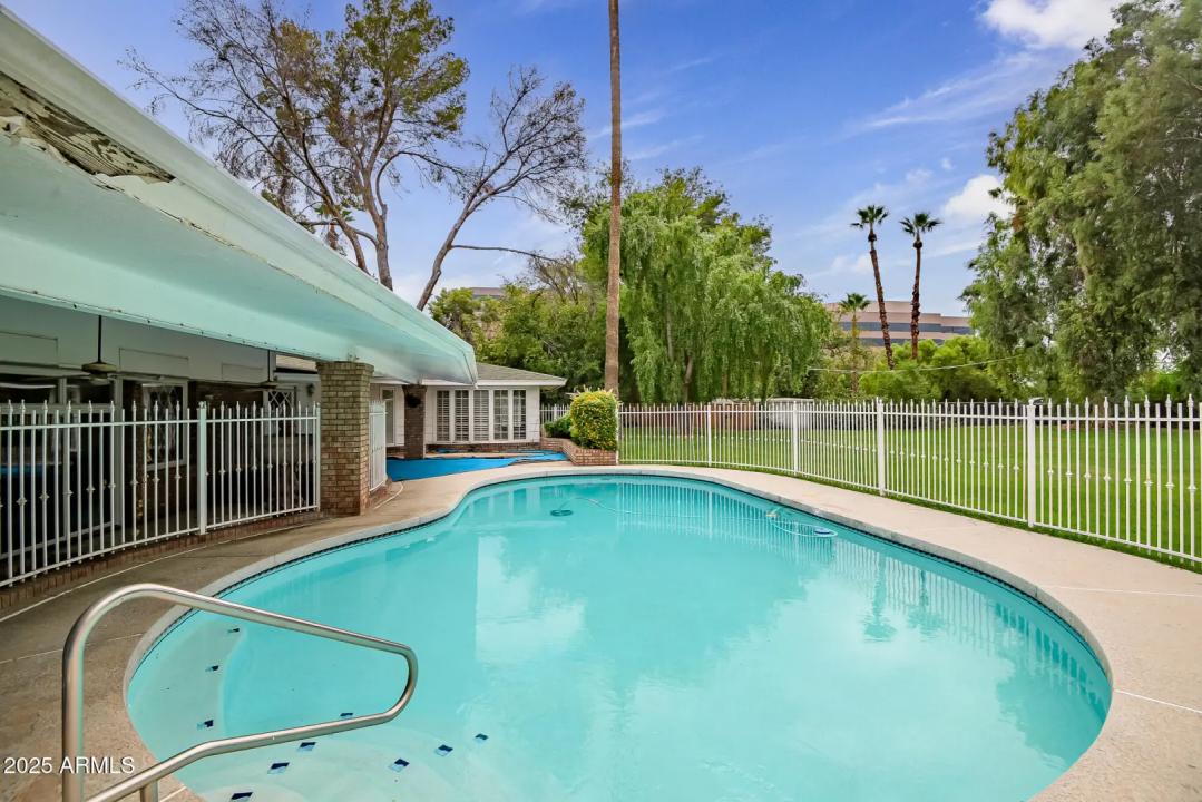 Real Estate Picture 10