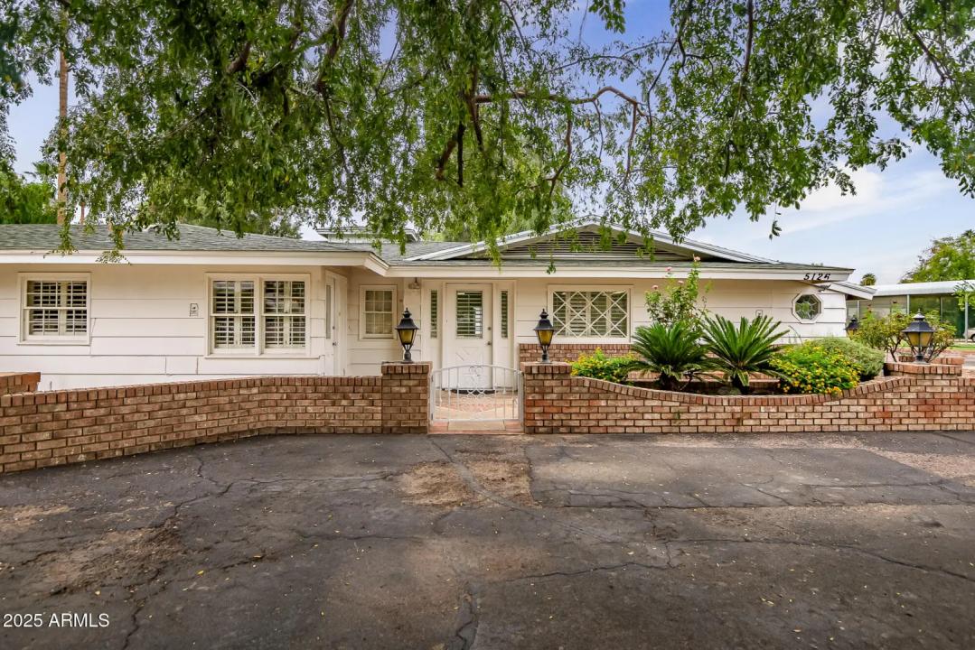 Real Estate Picture 3