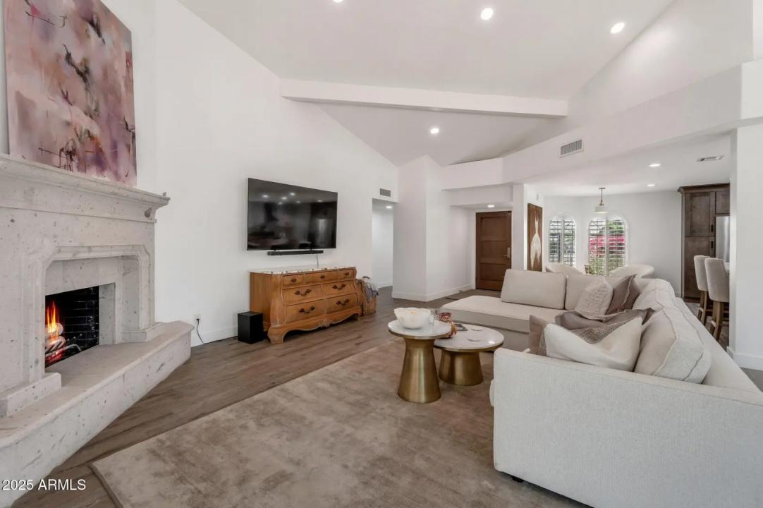 Real Estate Picture 3