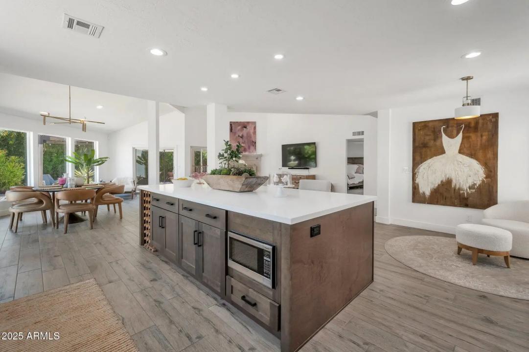 Real Estate Picture 5