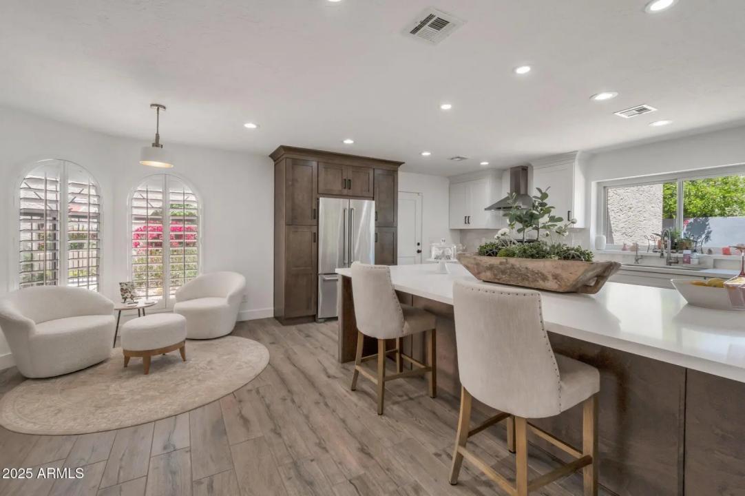 Real Estate Picture 7